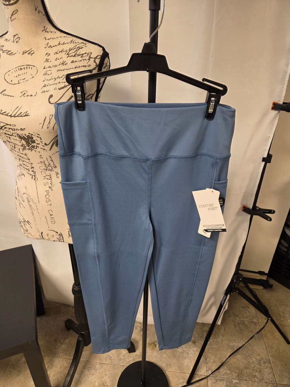 Starting Point Blue Capri Leggings with Side Pockets